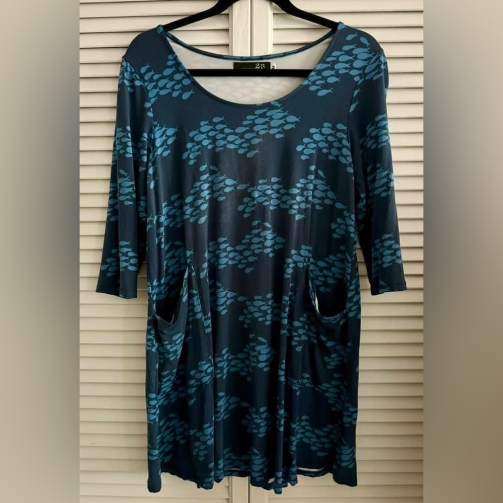 Fighting Eel Fish Print - Dress Shaw (M)